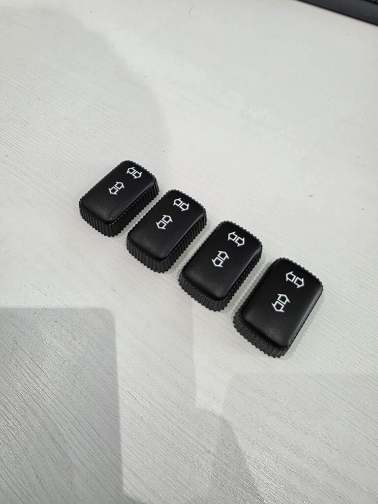 Bouton BMW Z3 restauré et peint, reproduction 3D réalisée par AzurMedia à Nice