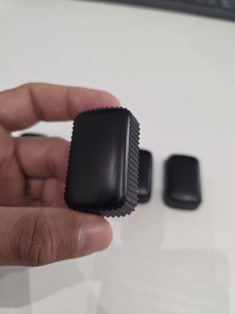 Impression 3D du bouton BMW Z3 en résine technique noire